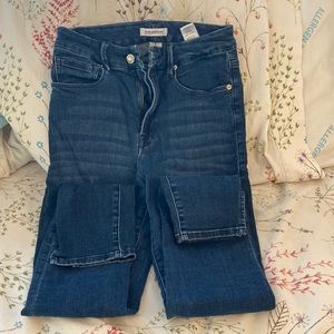 Good American, Good Waist Skinny Jeans. Size 27.